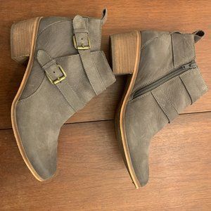 Susina Grey Suede Ankle Booties - size 9